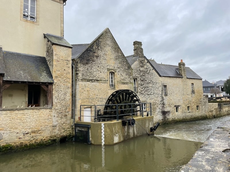 Water-wheel and rover in Bayeux