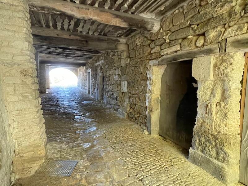 Small passage which housed the Jews of Bonnieux in the 16th century