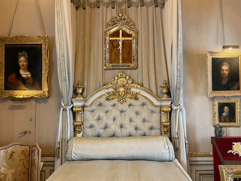 Château de bedroom