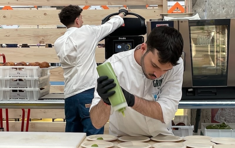 Preparing places with sauce at the Lyon Street Food Festival