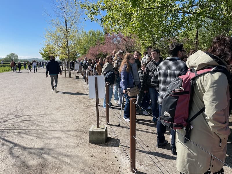 Long line waiting for the shuttle to Mont Saint-Michel