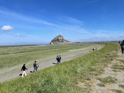 Walking to Mont Saint-Michel