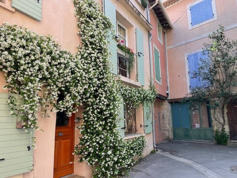 One of many quiet lovely corners in Isle sur la Sorgue