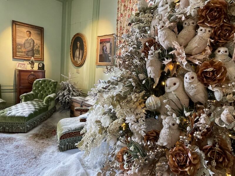 A lovely Christmas arrangement of owls on a tree at Villandry Castle at Christmas