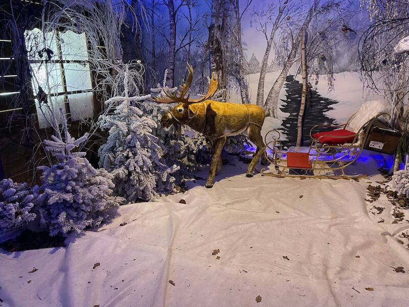 A reindeer in snow is part of the Christmas decor at Villandry Castle